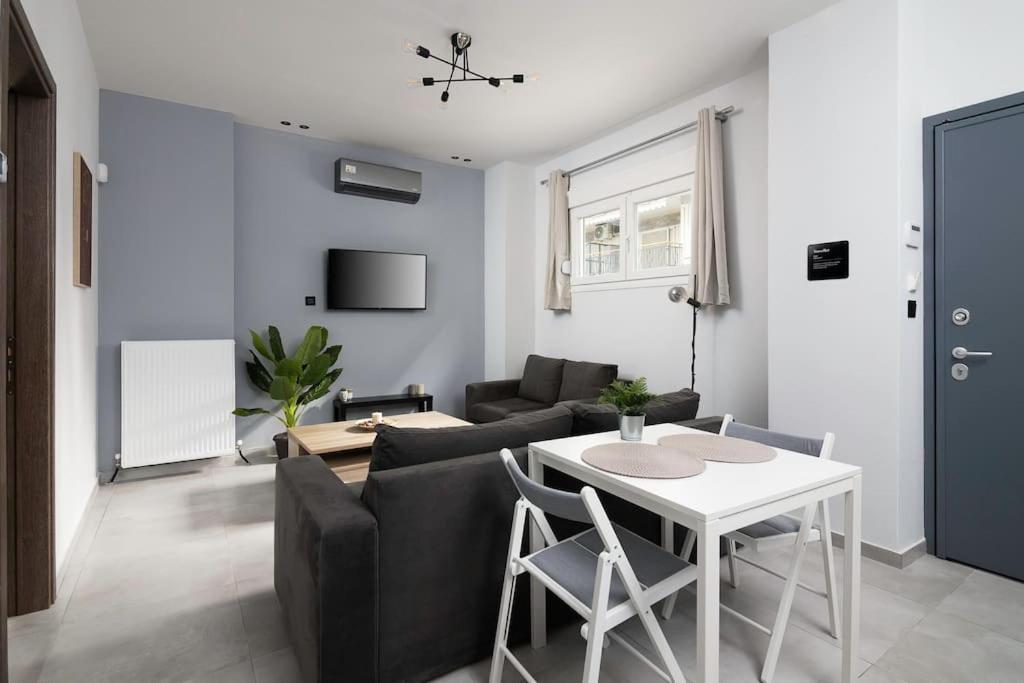 Modern & Comfy Apartment سالونيك المظهر الخارجي الصورة